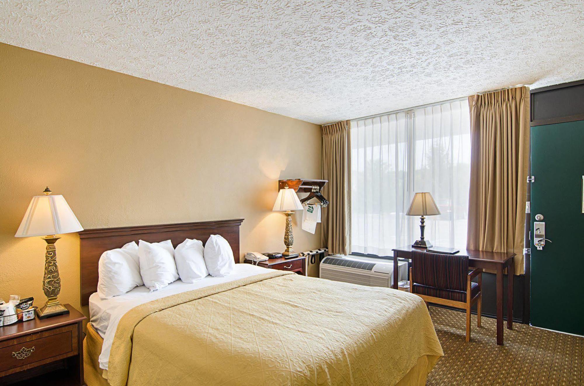 Quality Inn 刘易斯堡 外观 照片